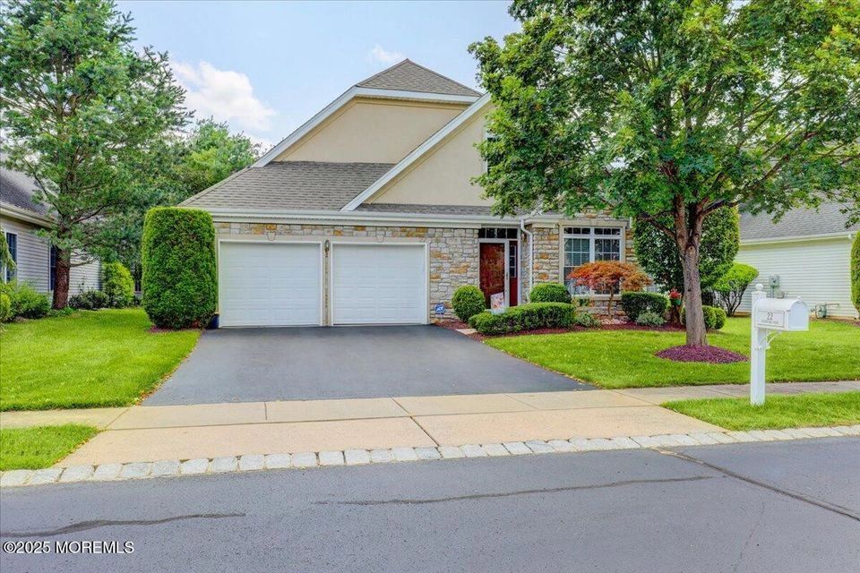 22 Crawford Rd, Manalapan, NJ